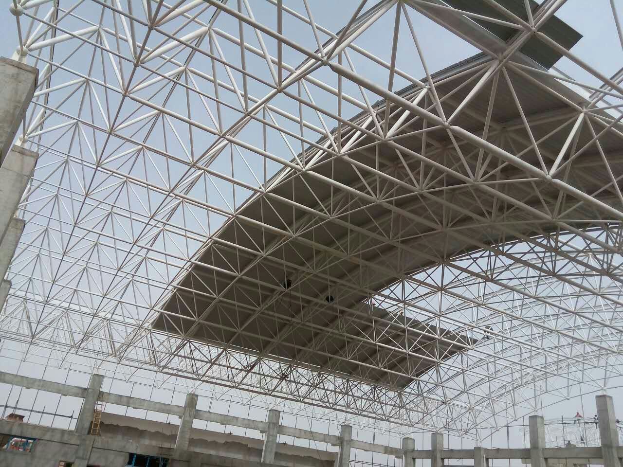 广水螺栓球网架的设计制作与安装